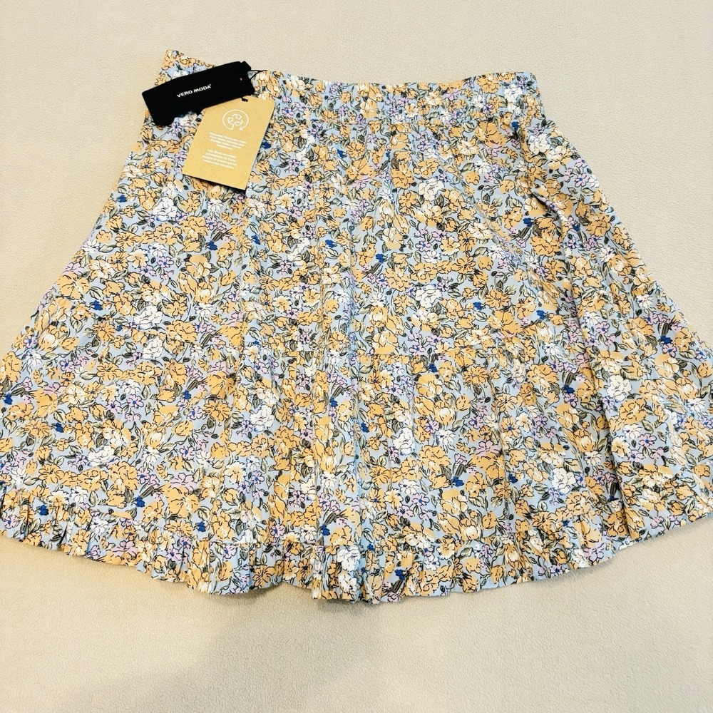 NWT Vero Moda Blue/ Peach Floral HiWaist Skater Mini Skirt Size M Casual Classic